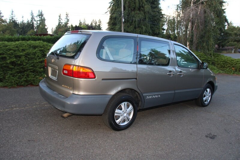 Used 1999 Toyota Sienna CE FWD image 3