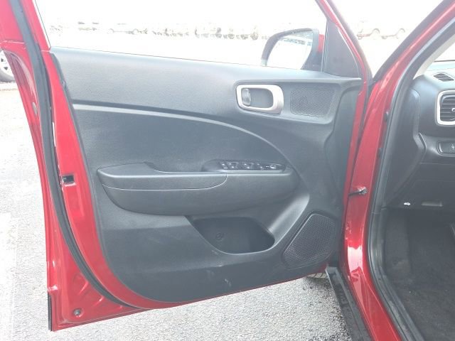 Used 2024 Hyundai Venue SEL image 16