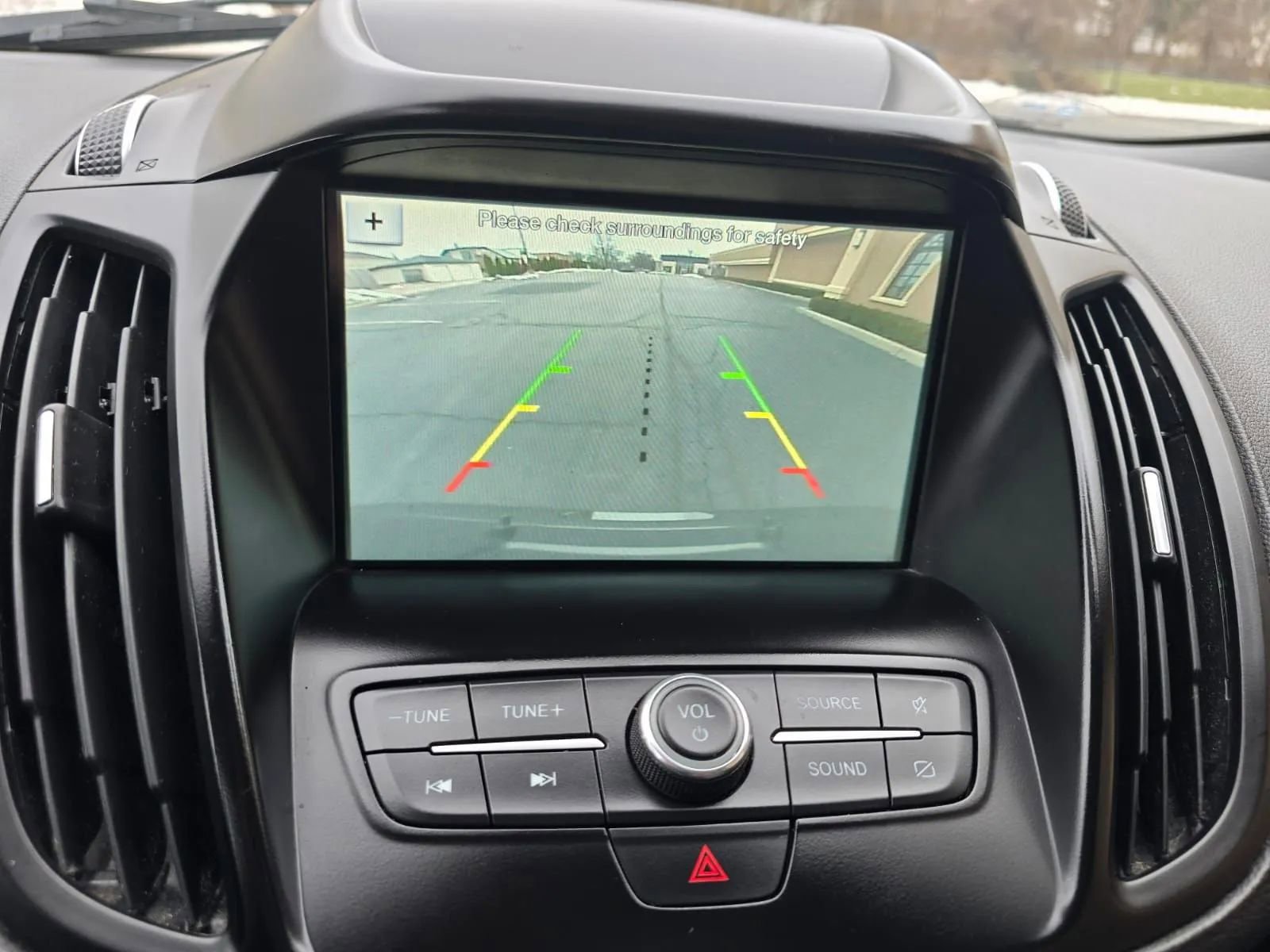 Used 2019 Ford Escape SE image 24