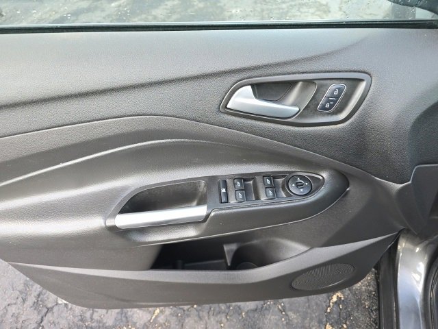 Used 2017 Ford Escape SE image 9