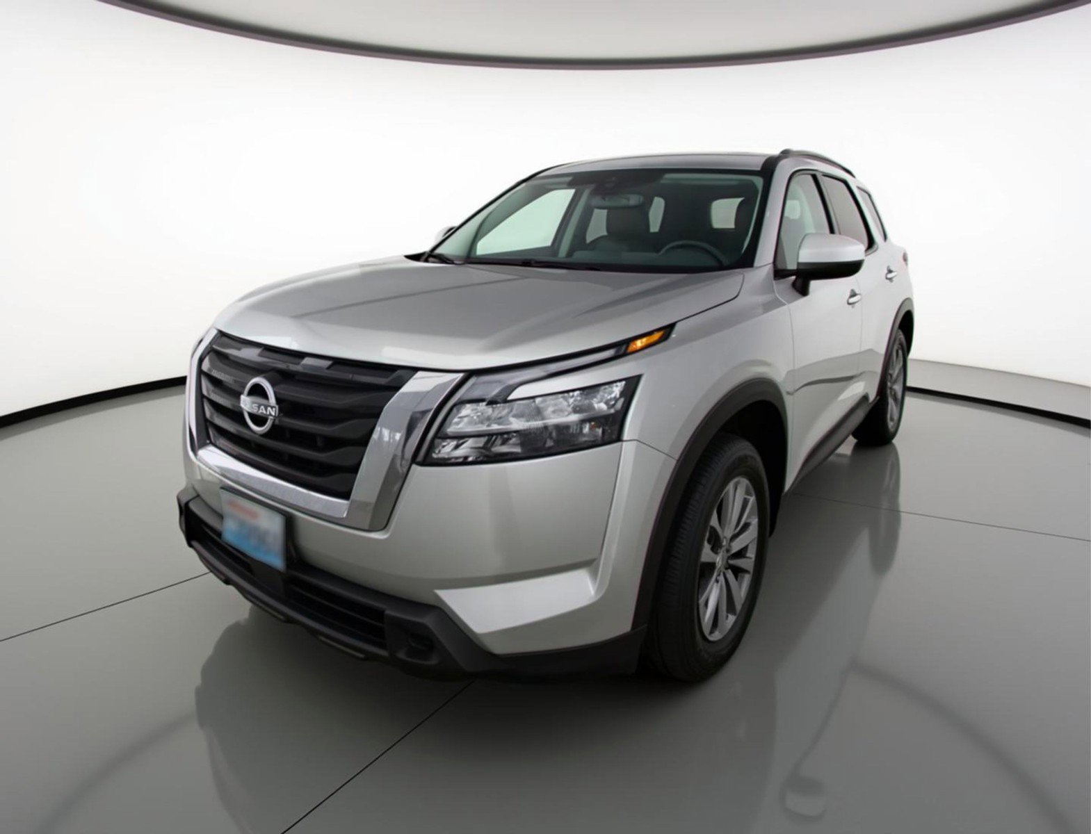 Used 2025 Nissan Pathfinder SV image 3