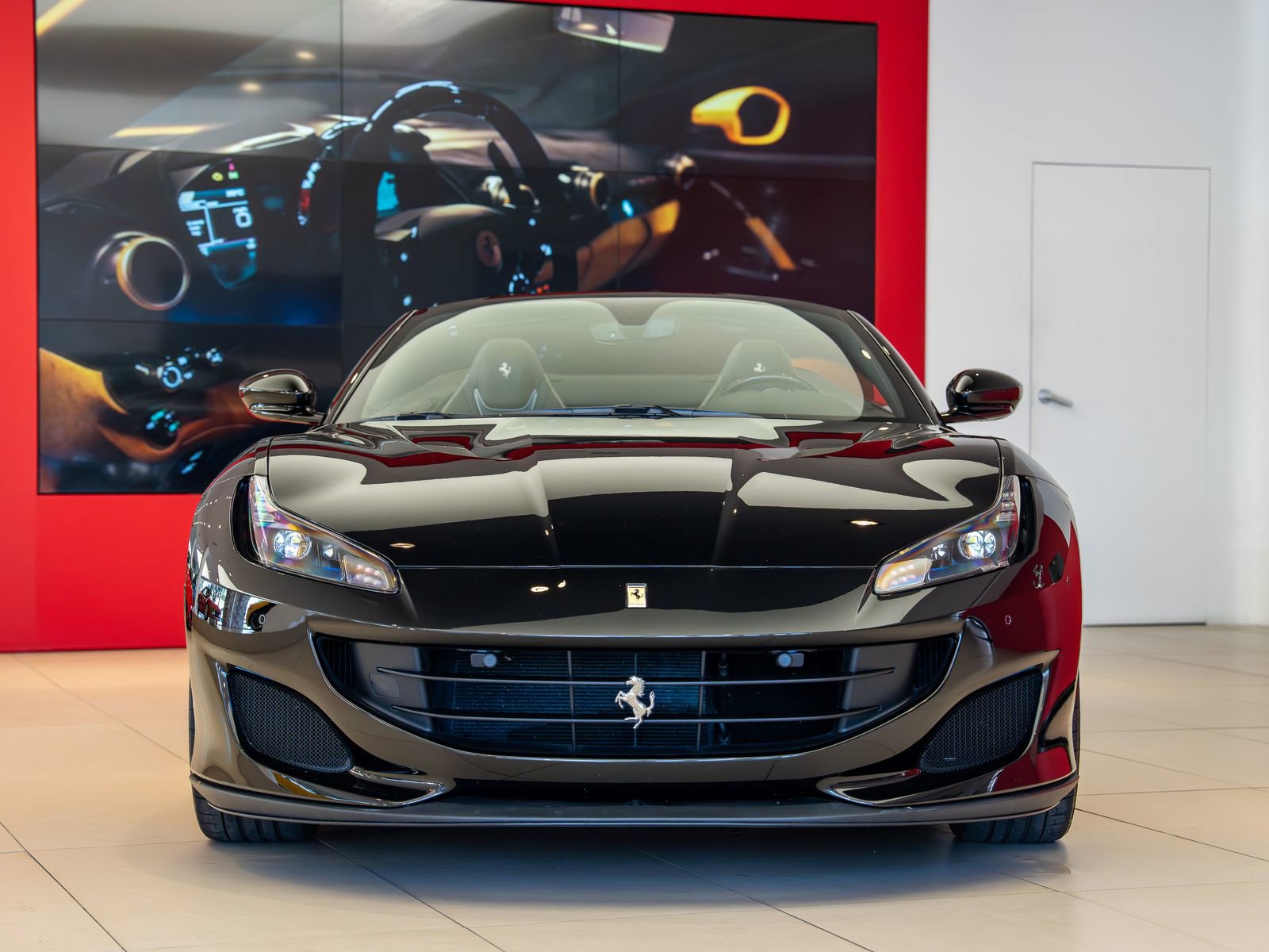 Used 2019 Ferrari Portofino RWD image 2