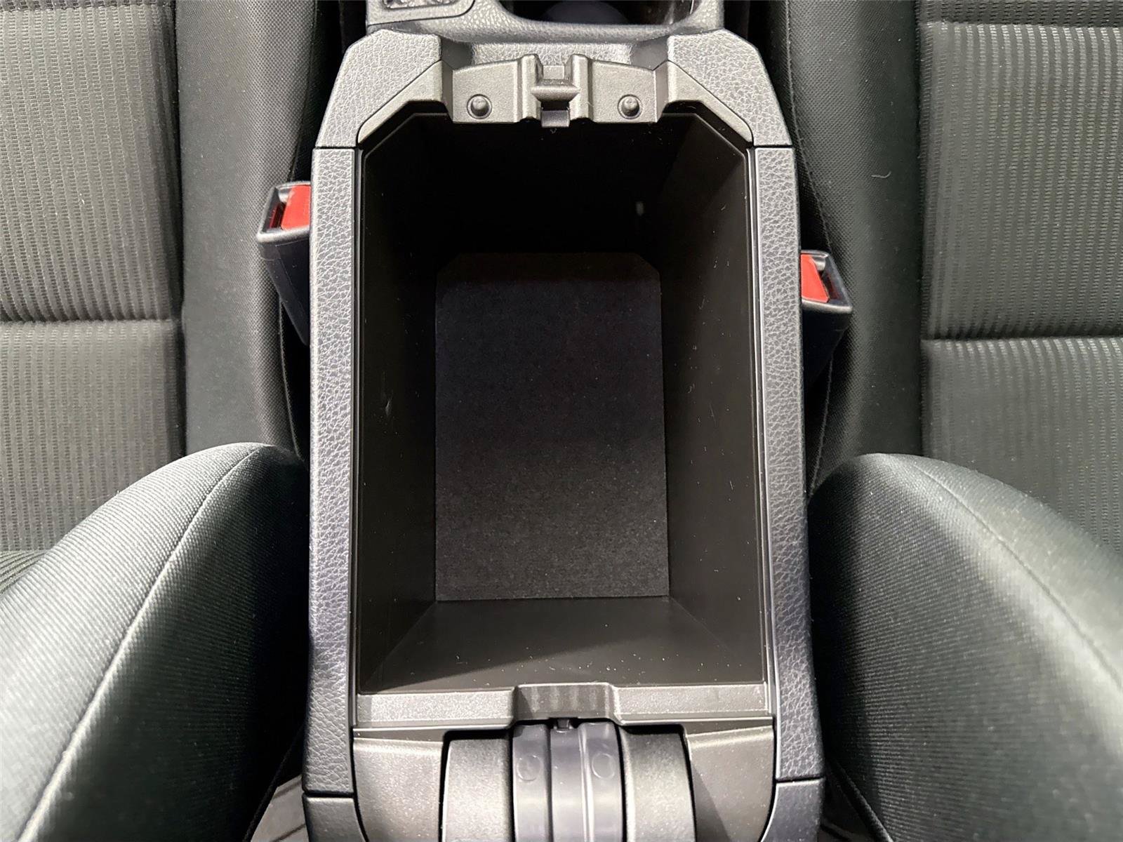 Used 2018 Toyota RAV4 LE FWD image 46