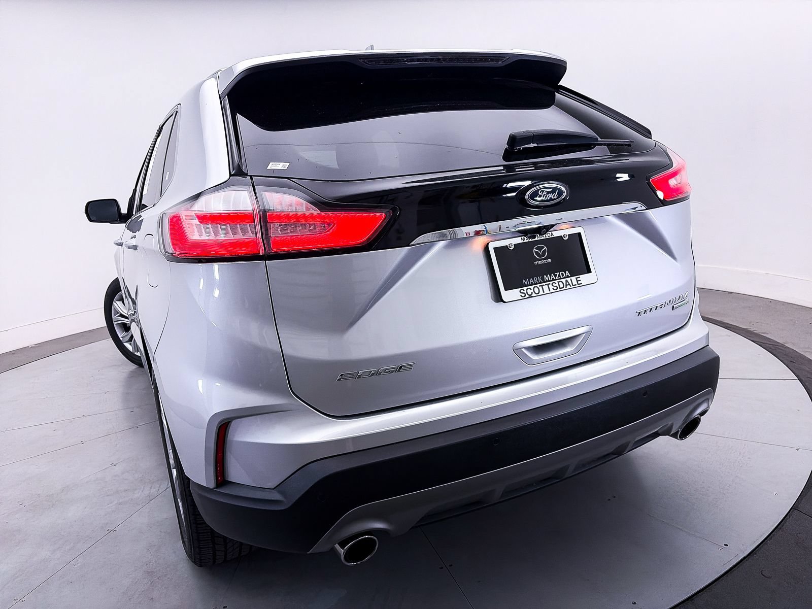 Used 2019 Ford Edge Titanium FWD image 4