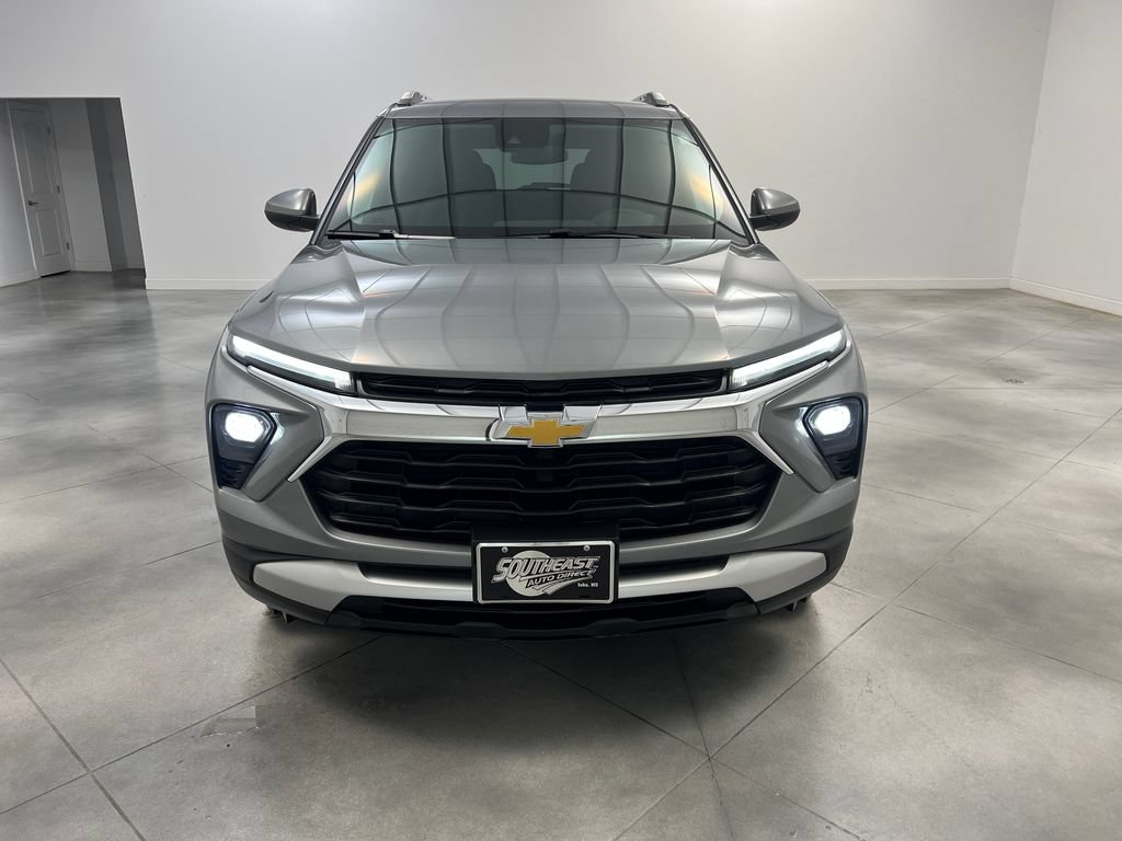 Used 2025 Chevrolet TrailBlazer LT AWD/4WD image 3