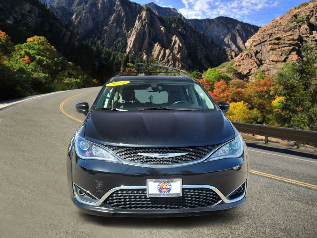 Used 2020 Chrysler Pacifica Touring-L FWD image 6