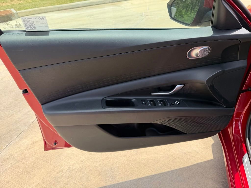 Certified 2025 Hyundai Elantra SE image 13