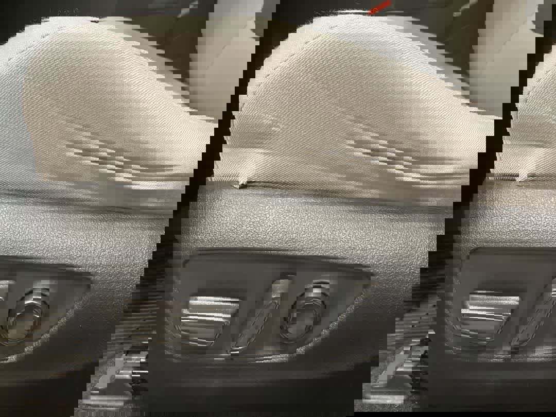 Used 2021 Toyota RAV4 XLE w/ Convenience Package image 12