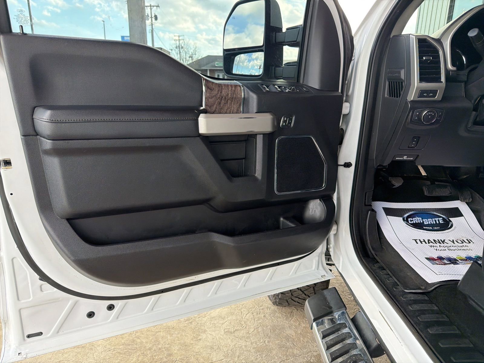 Used 2019 Ford F250 Lariat w/ Lariat Value Package AWD/4WD image 9