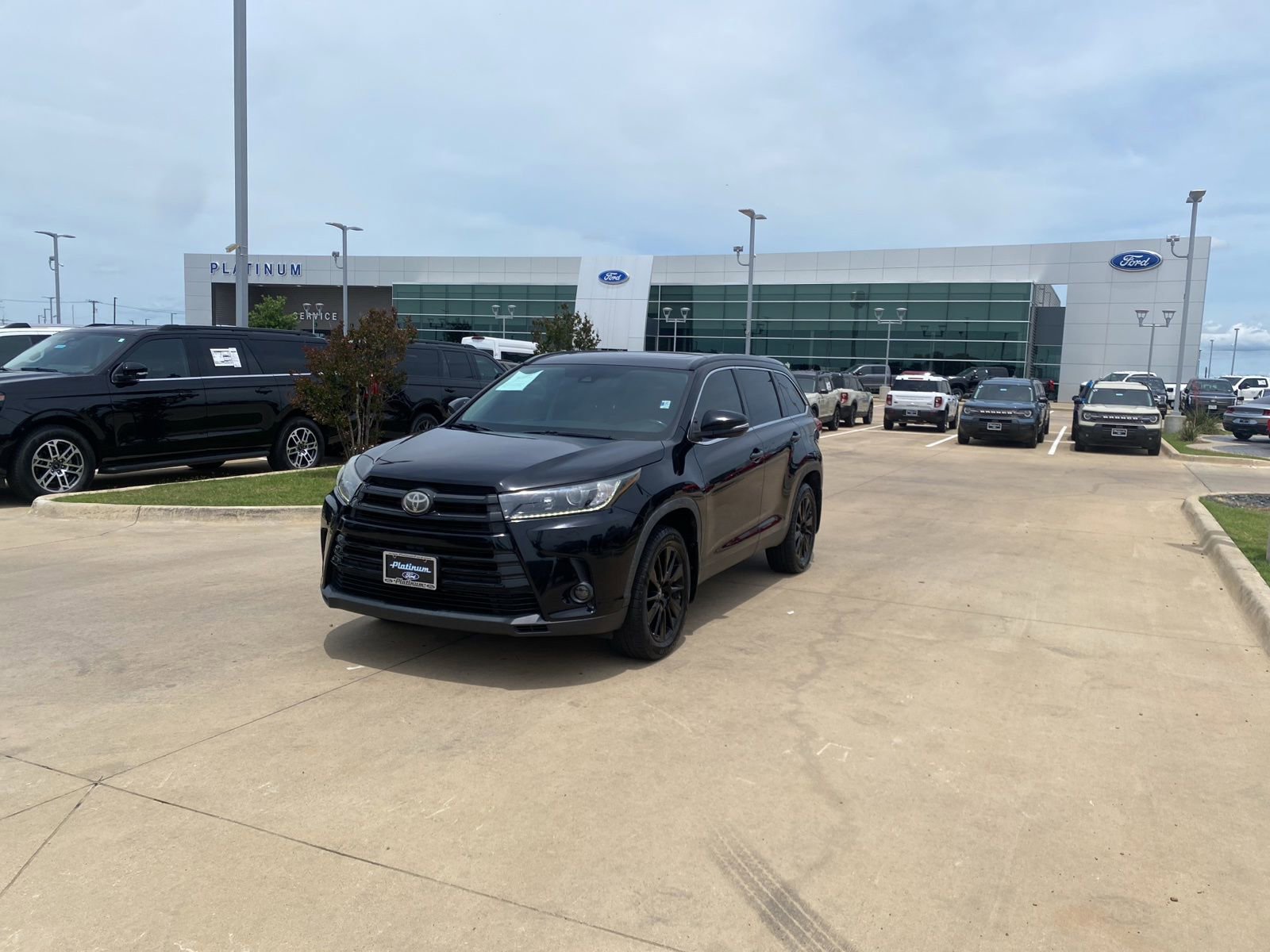 Used 2019 Toyota Highlander SE FWD image 10