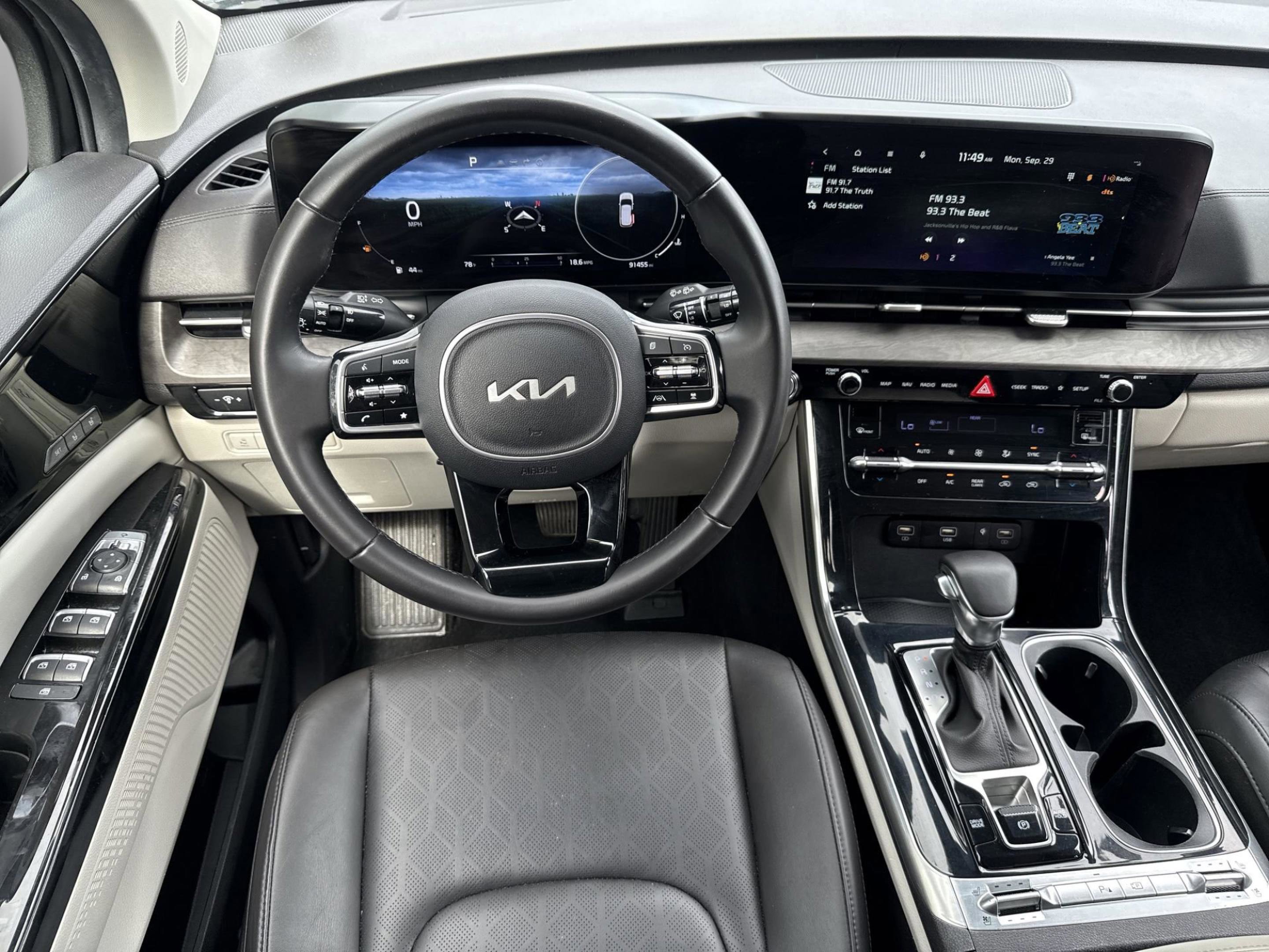 Used 2023 Kia Carnival SX image 14