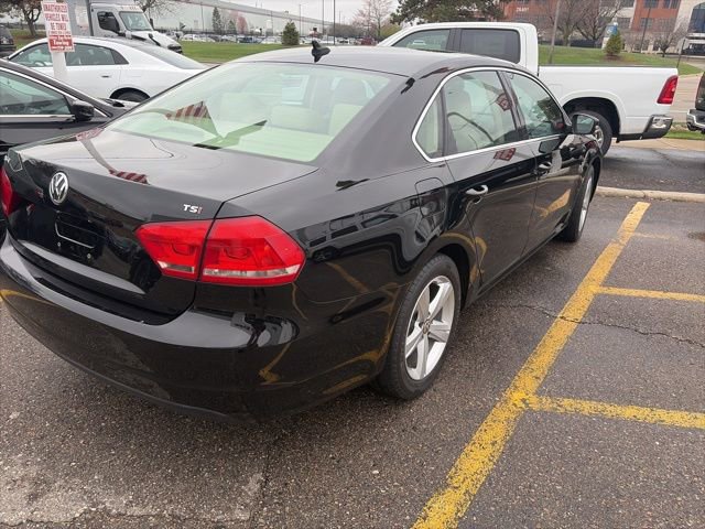 Used 2015 Volkswagen Passat 1.8T Limited Edition image 4