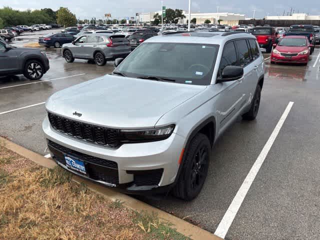Used 2025 Jeep Grand Cherokee L Altitude RWD image 1