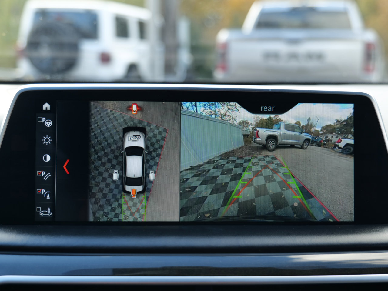 Used 2018 BMW M760i xDrive image 24