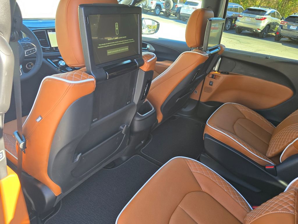 New 2026 Chrysler Pacifica Pinnacle image 26