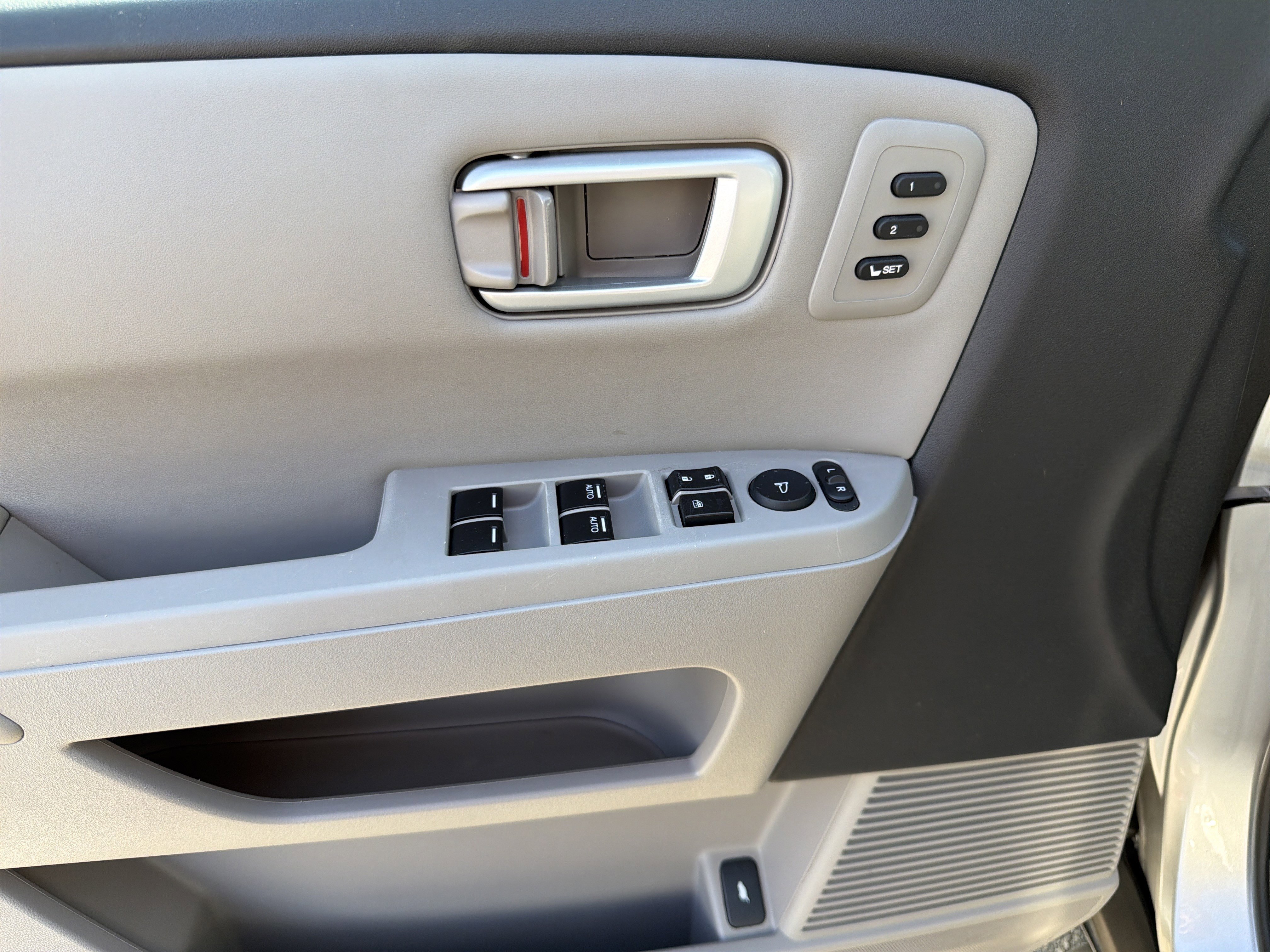 Used 2010 Honda Pilot Touring image 22