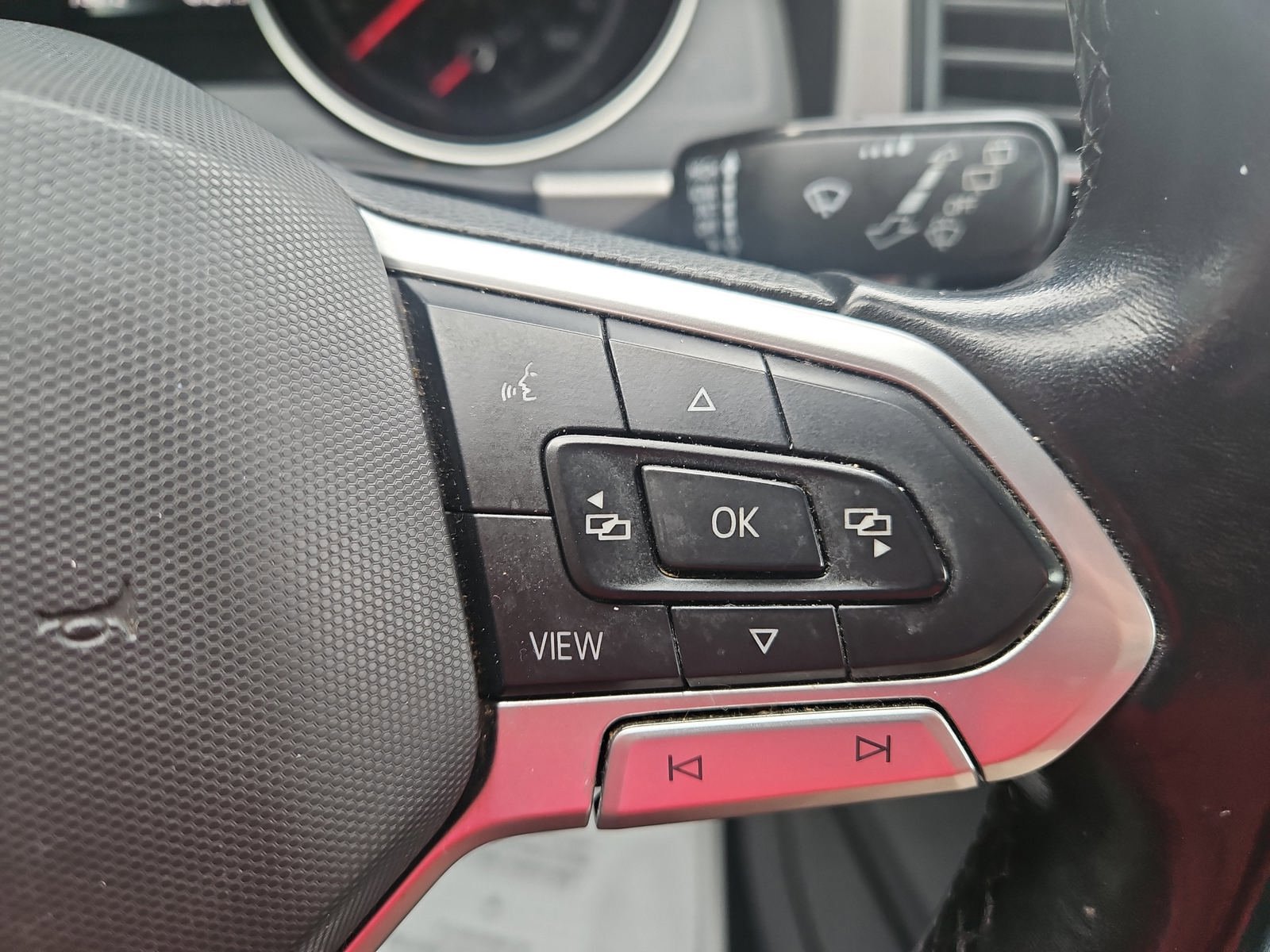 Used 2020 Volkswagen Atlas Cross Sport SE w/ Towing Package AWD/4WD image 14