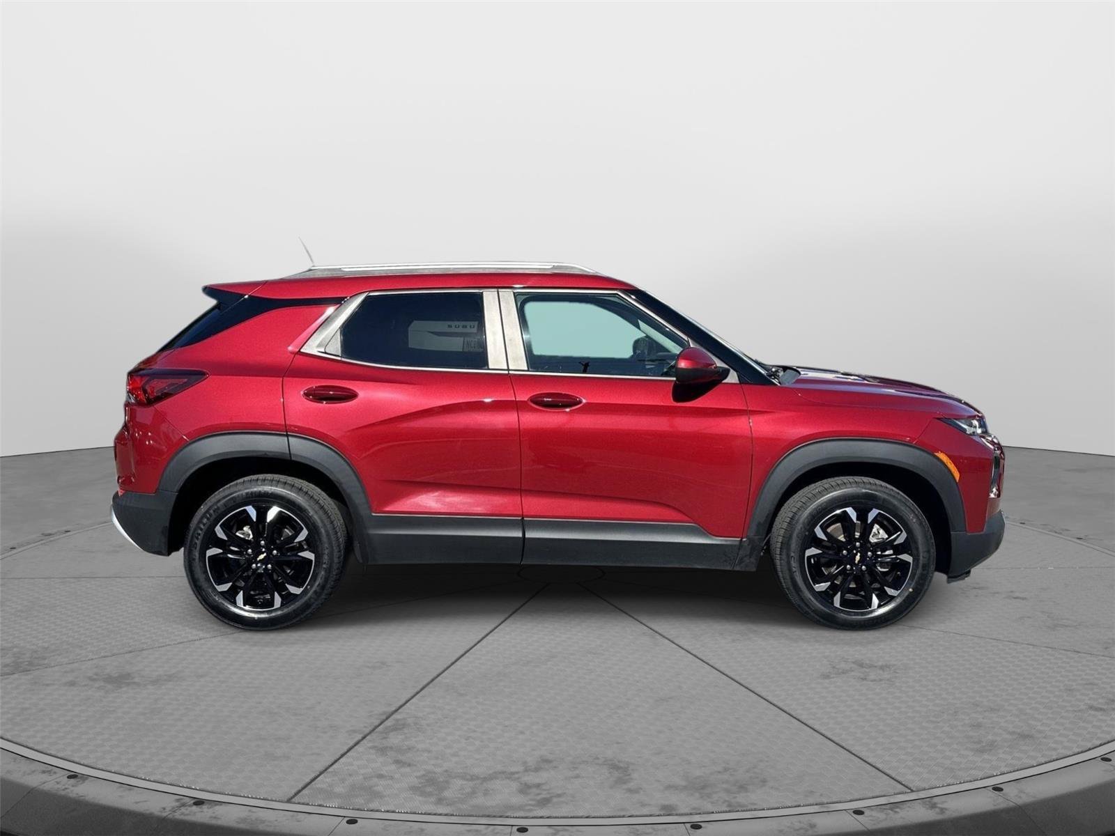 Used 2021 Chevrolet TrailBlazer LT w/ Convenience Package AWD/4WD image 2