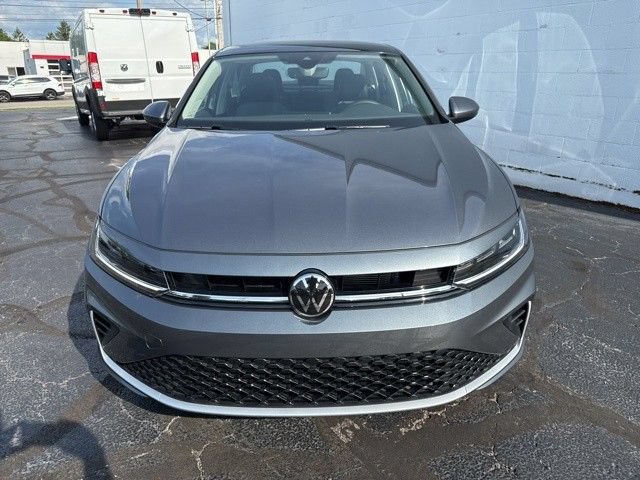 Used 2025 Volkswagen Jetta SE FWD image 15