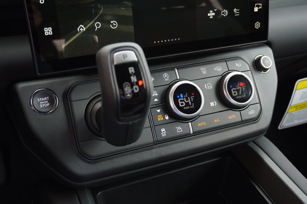 New 2026 Land Rover Defender 110 X-Dynamic SE AWD/4WD image 26