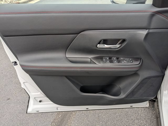 New 2026 Nissan Kicks SR w/ Cold Weather Package FWD image 11