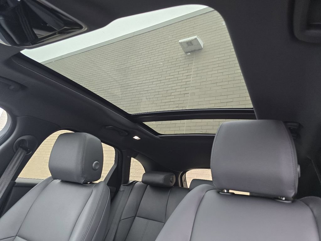 New 2026 Land Rover Range Rover Velar Dynamic SE AWD/4WD image 3