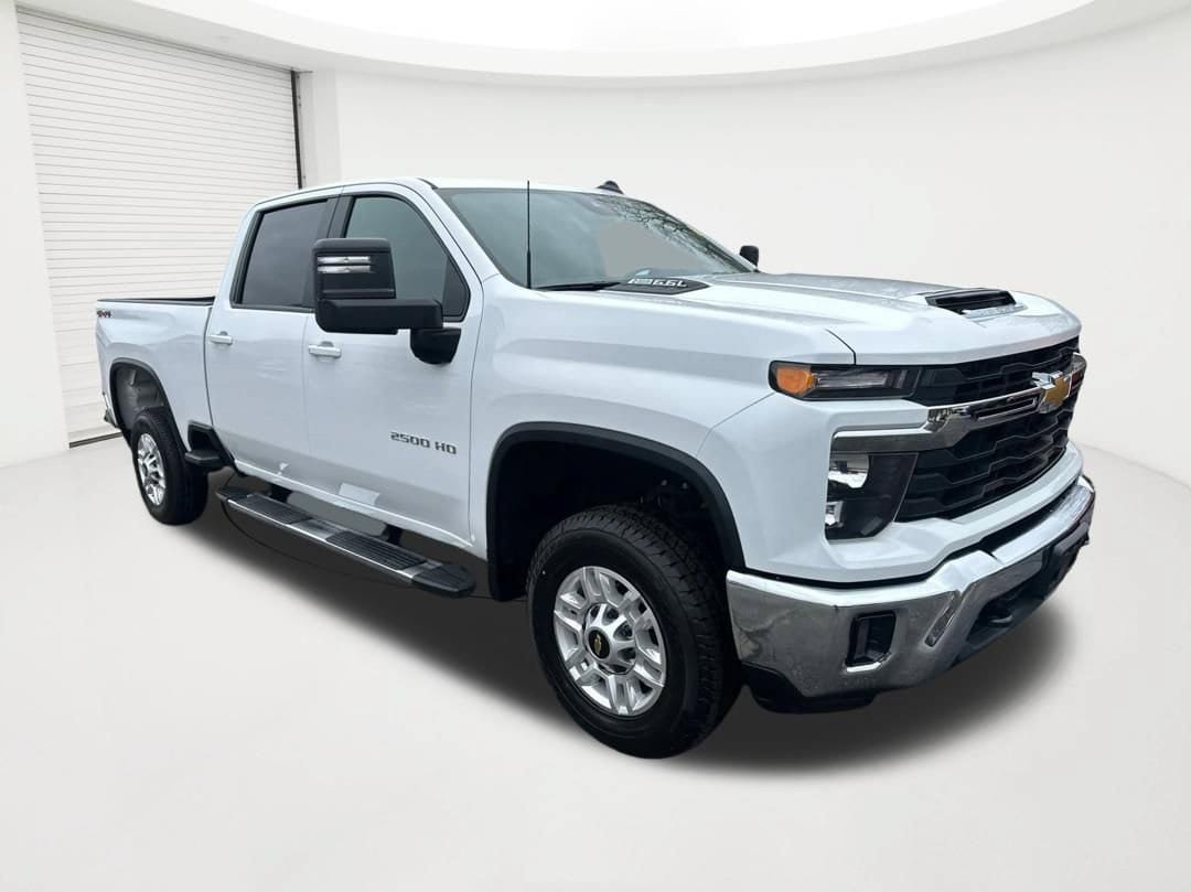 Used 2025 Chevrolet Silverado 2500 LT w/ Convenience Package AWD/4WD image 3