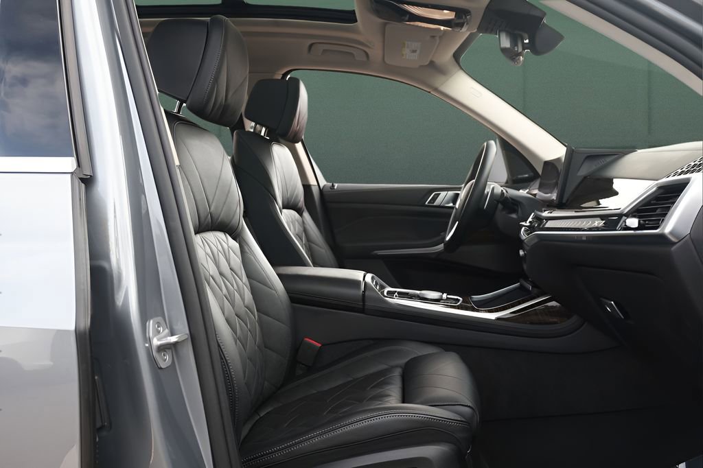 Used 2025 BMW X7 xDrive40i image 16