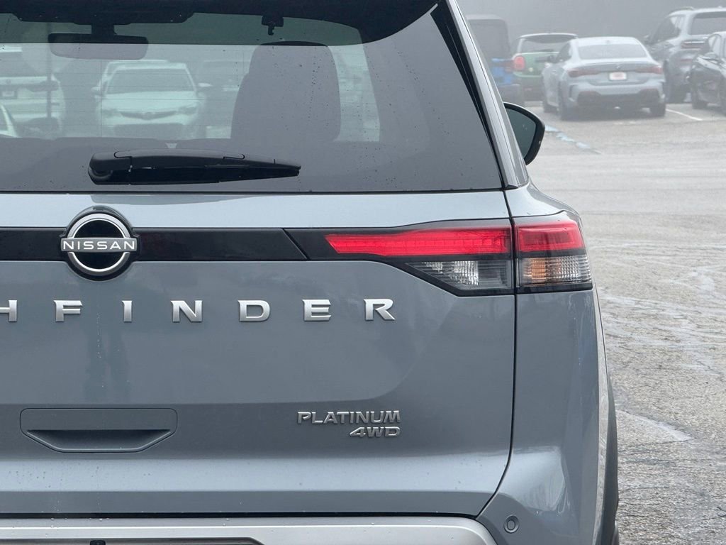 Used 2025 Nissan Pathfinder Platinum image 5