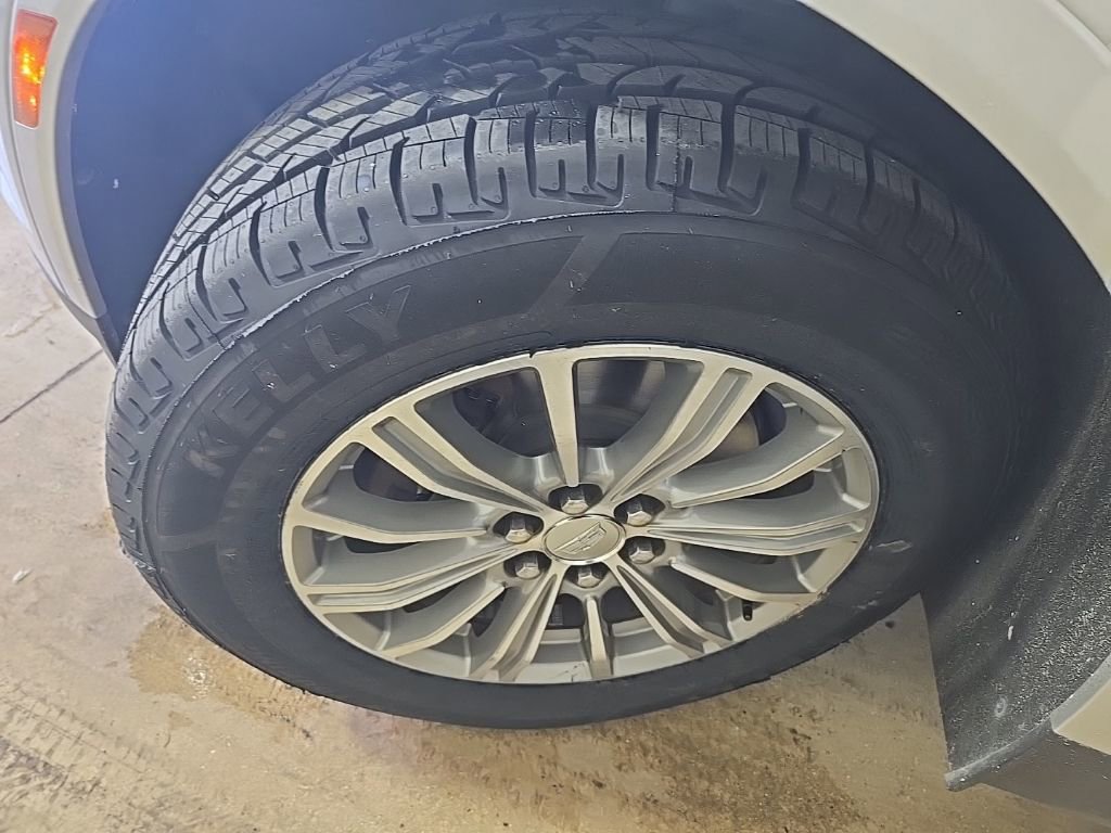 Used 2018 Cadillac XT5 Luxury w/ Driver Awareness Package image 20