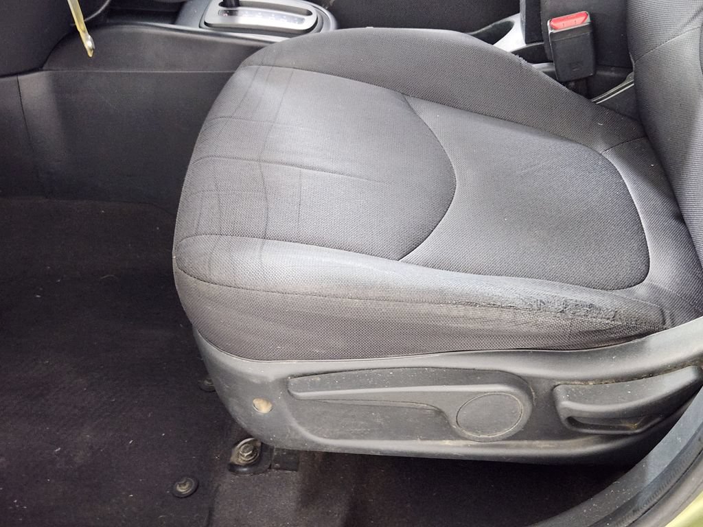 Used 2010 Kia Soul + FWD image 12