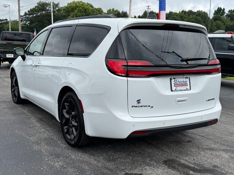 Used 2025 Chrysler Pacifica Limited FWD image 6