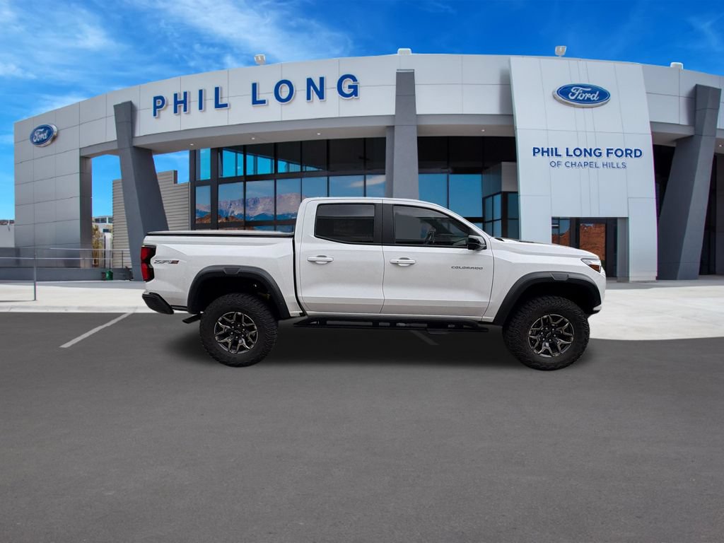 Used 2025 Chevrolet Colorado ZR2 w/ Technology Package AWD/4WD image 8