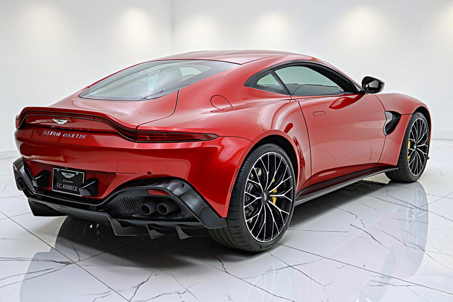 Used 2023 Aston Martin V8 Vantage Coupe RWD image 13