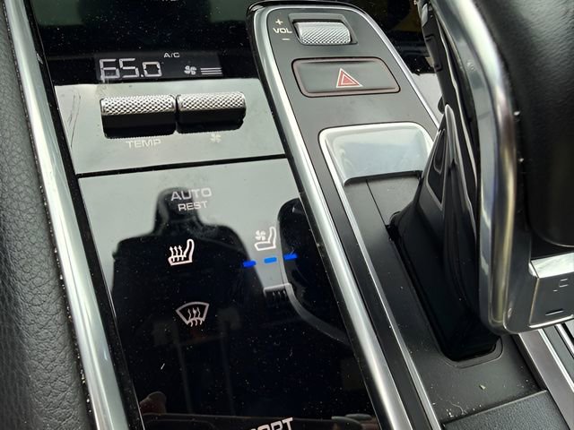 Used 2018 Porsche Panamera 4 AWD/4WD image 28