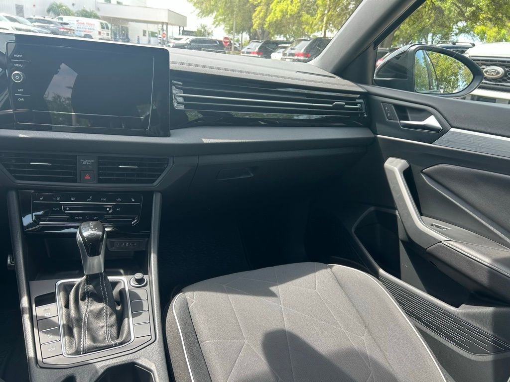 Used 2025 Volkswagen Jetta Sport image 11