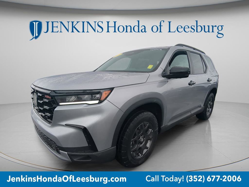 Used 2025 Honda Pilot TrailSport image 7
