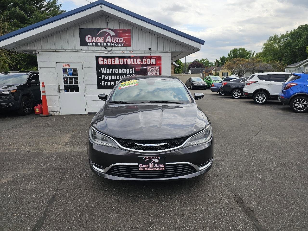 Used 2016 Chrysler 200 Limited w/ Convenience Group FWD image 2