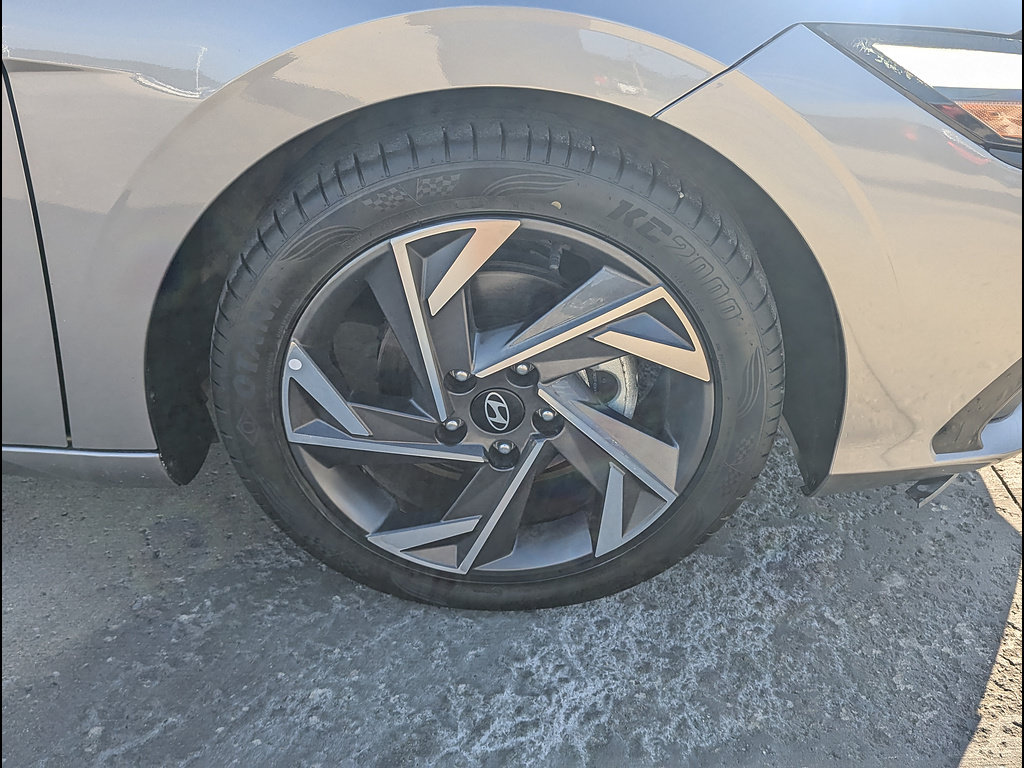 Used 2024 Hyundai Elantra Limited FWD image 15