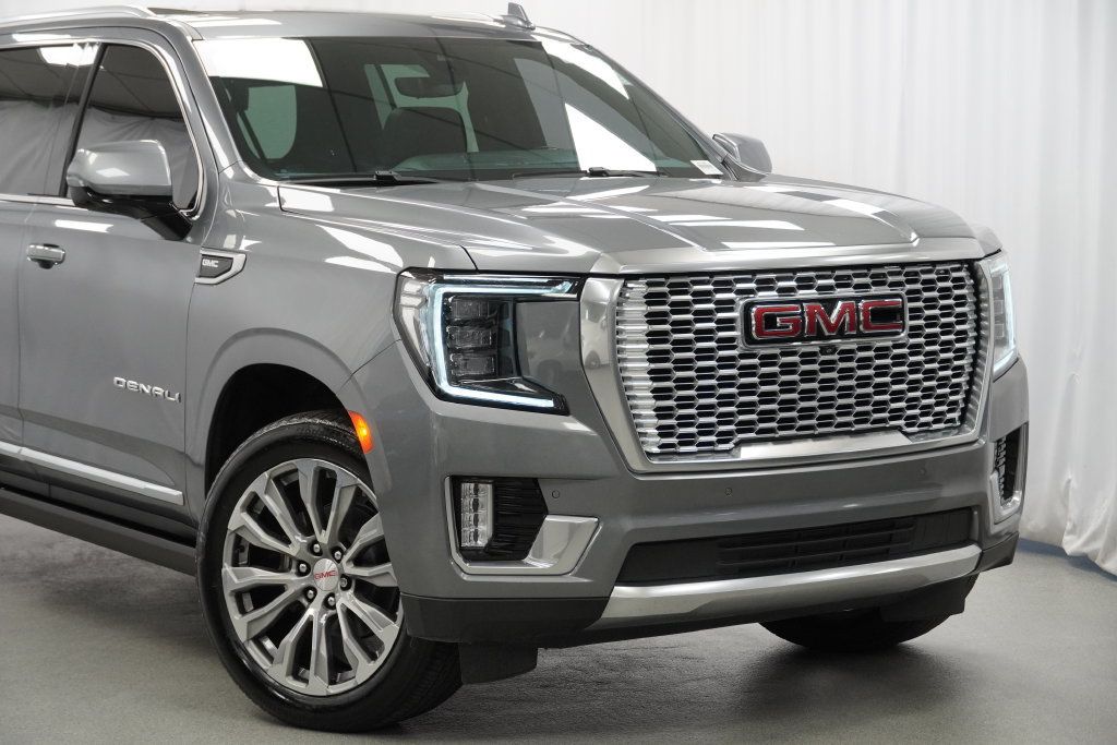 Used 2021 GMC Yukon XL Denali w/ Denali Premium Package AWD/4WD image 10