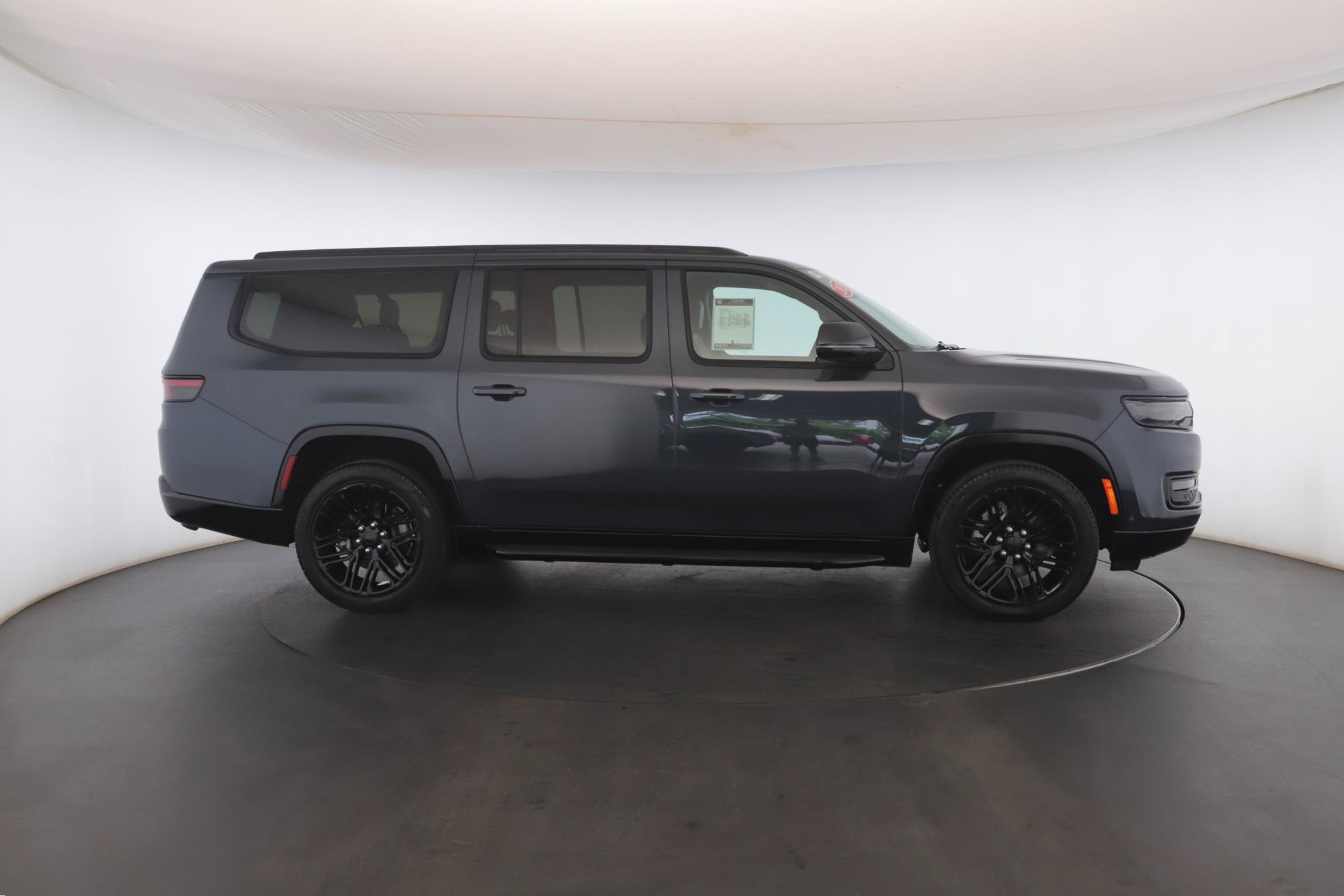 Used 2025 Jeep Wagoneer L Series II w/ Premium Group I AWD/4WD image 26