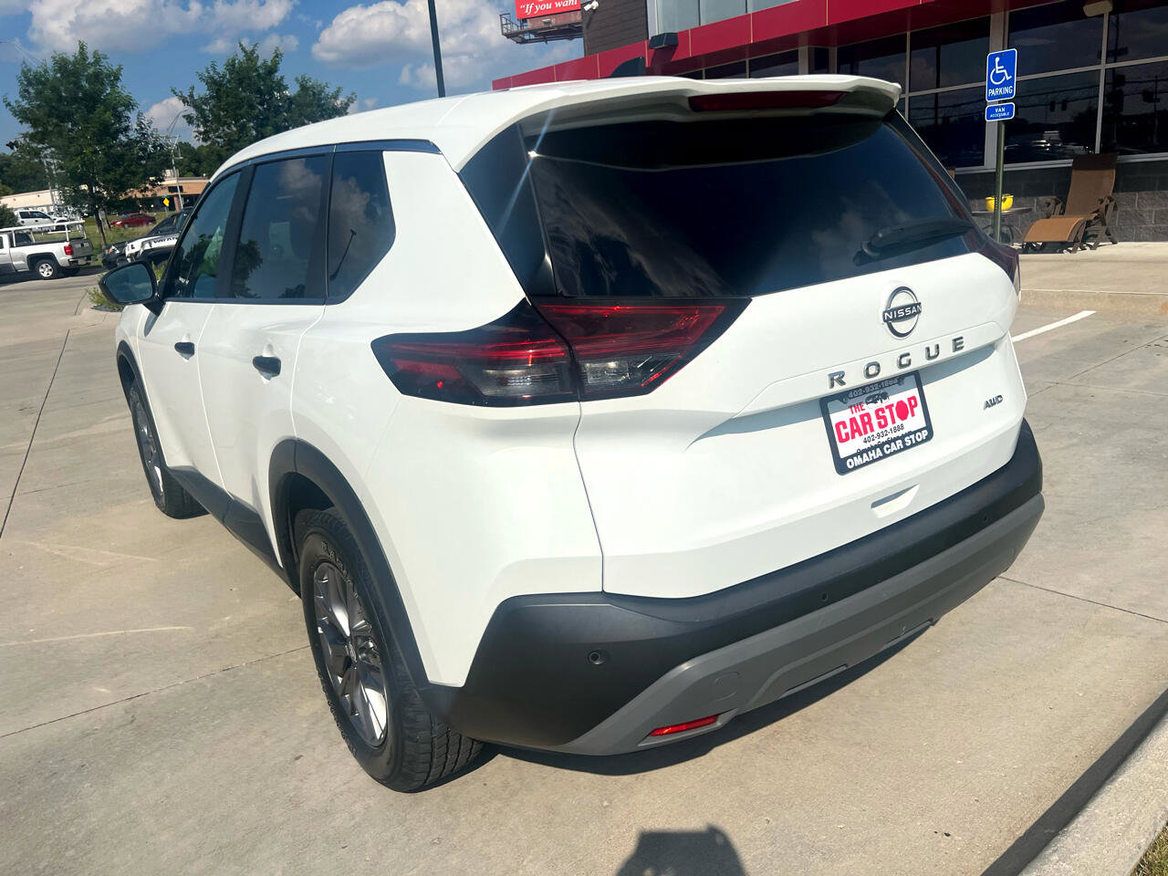 Used 2023 Nissan Rogue S image 8