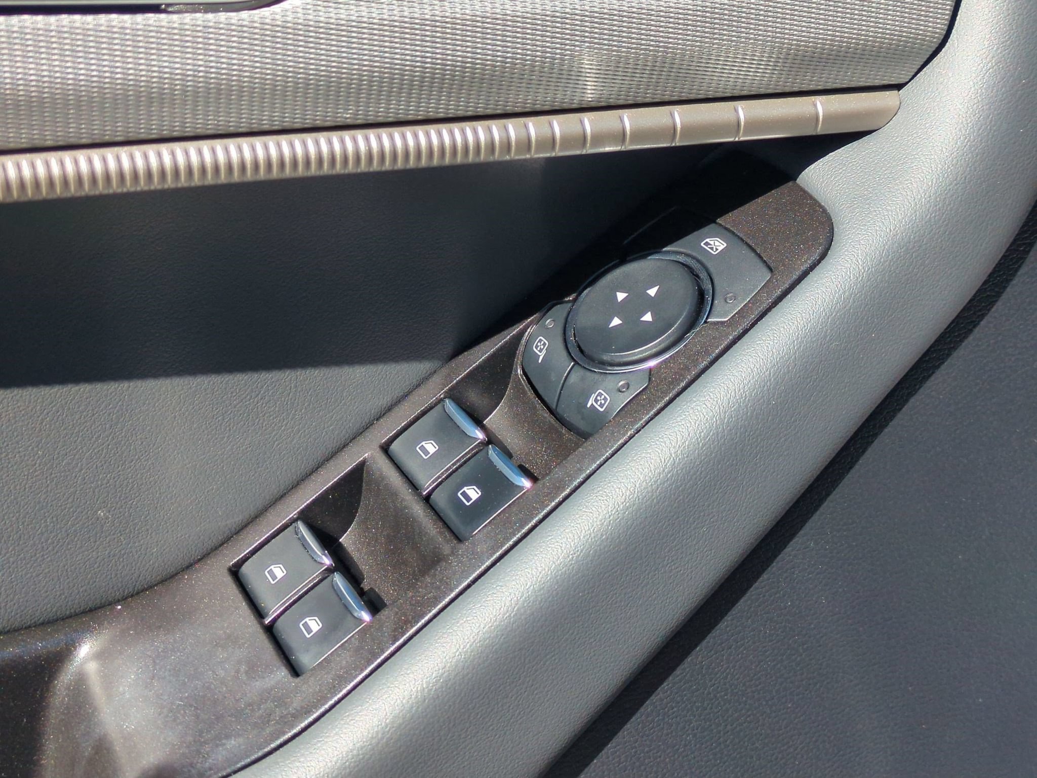 Used 2026 Ford Explorer Active RWD image 12