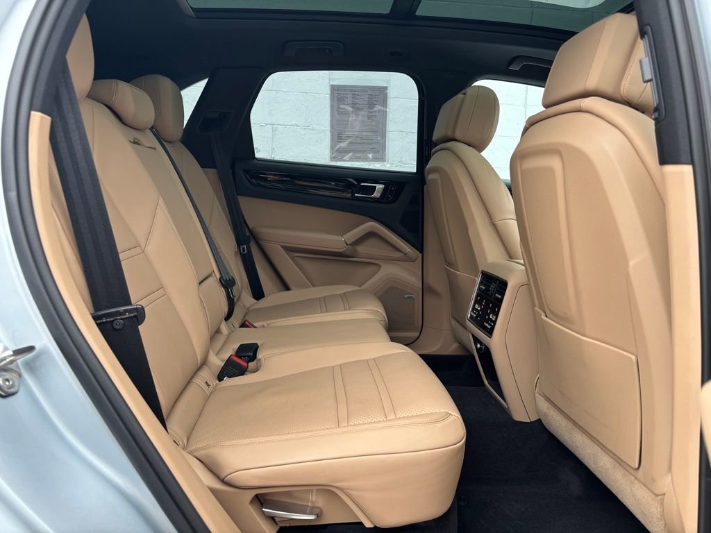 Used 2019 Porsche Cayenne S image 33