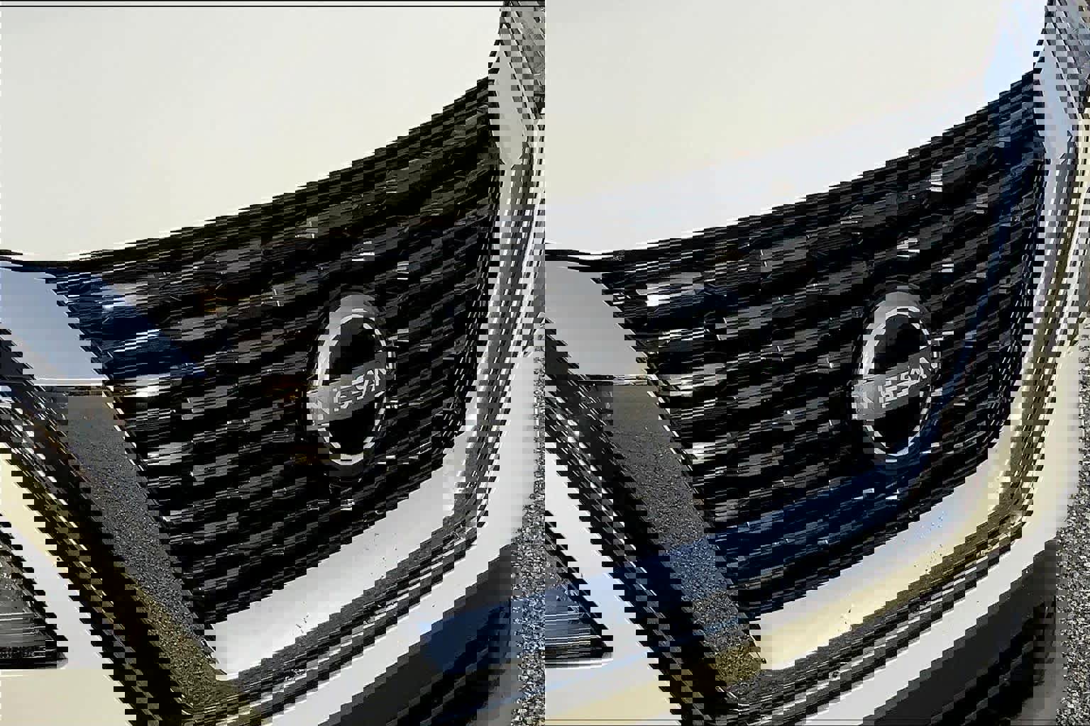 Used 2023 Nissan Rogue SV image 29