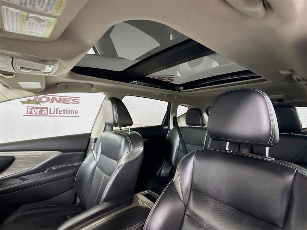 Used 2017 Nissan Murano Platinum w/ Platinum Technology Package image 11