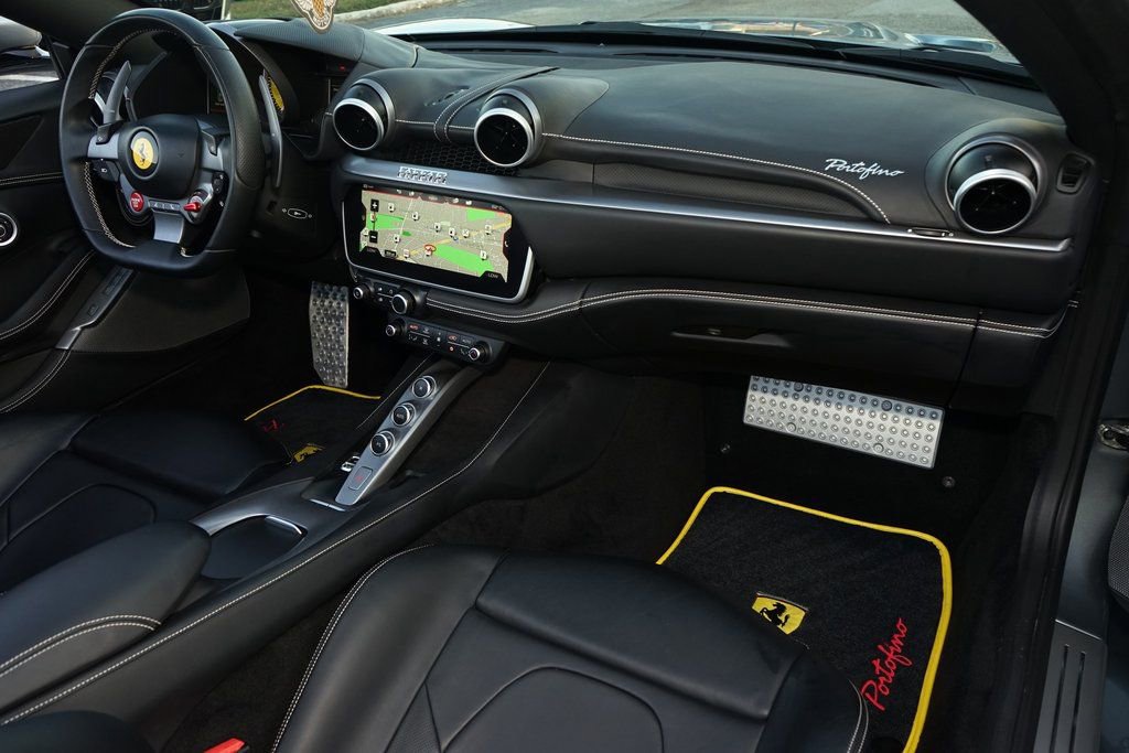 Used 2019 Ferrari Portofino image 11