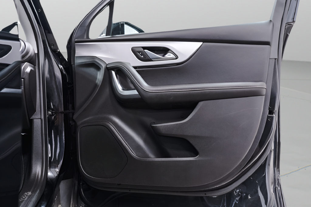Used 2025 Chevrolet Blazer LT FWD image 31