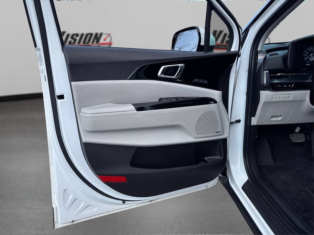 Used 2023 Kia Carnival SX Prestige FWD image 25
