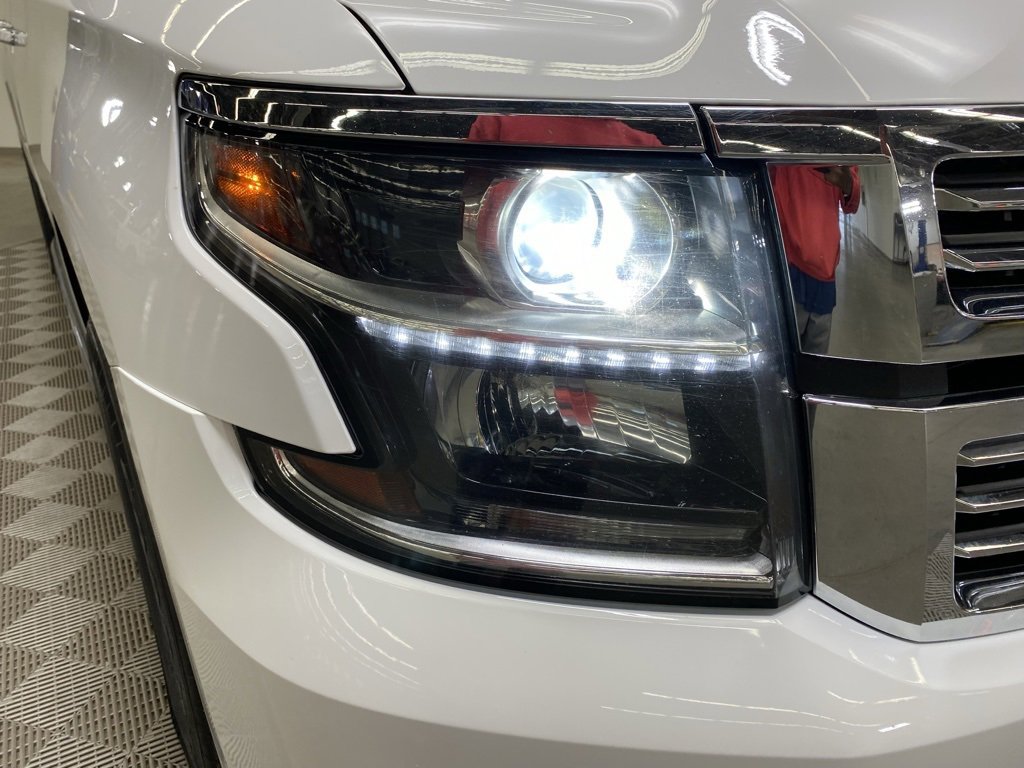 Used 2019 Chevrolet Suburban Premier image 3